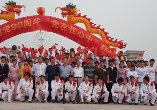 女生结婚是买婚纱好还是租婚纱好？游戏画面